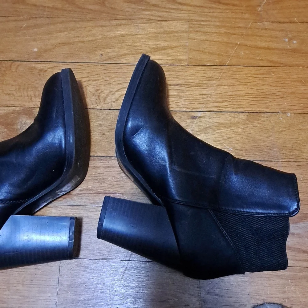 Heart in D black leather heel boots good used condition - Picture 4 of 6